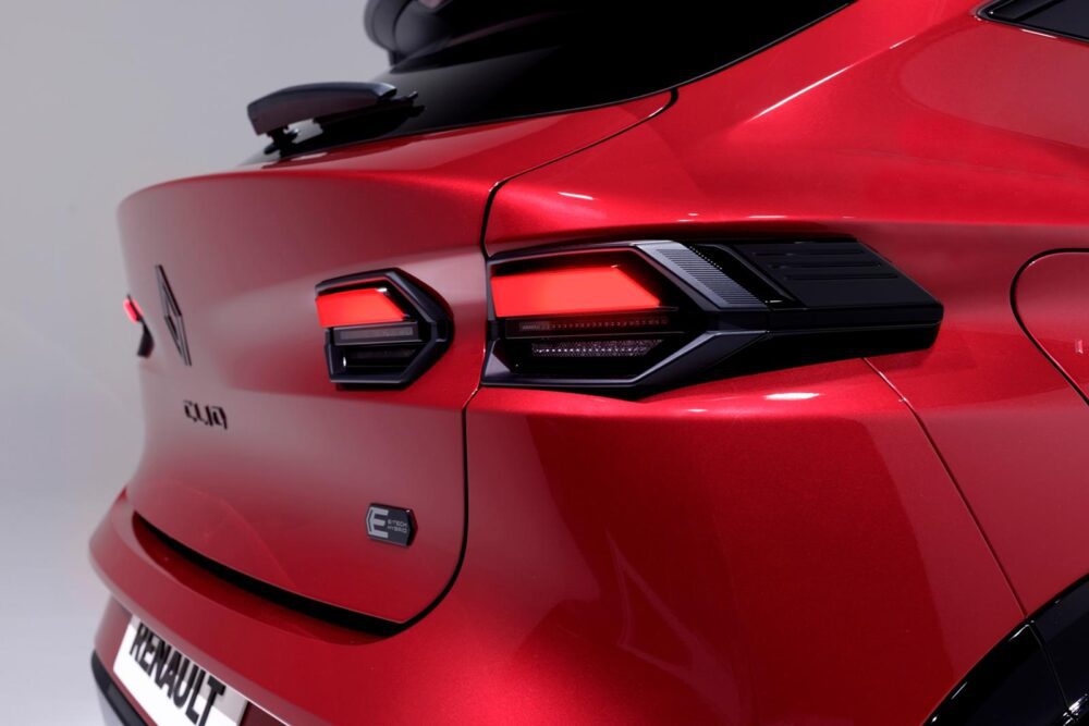 Yeni Renault Clio hibrit motor OpenR Link
