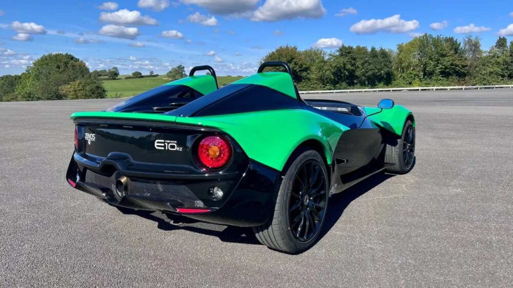 Zenos E10 RZ yan profili ve aerodinamik gövde çizgileri