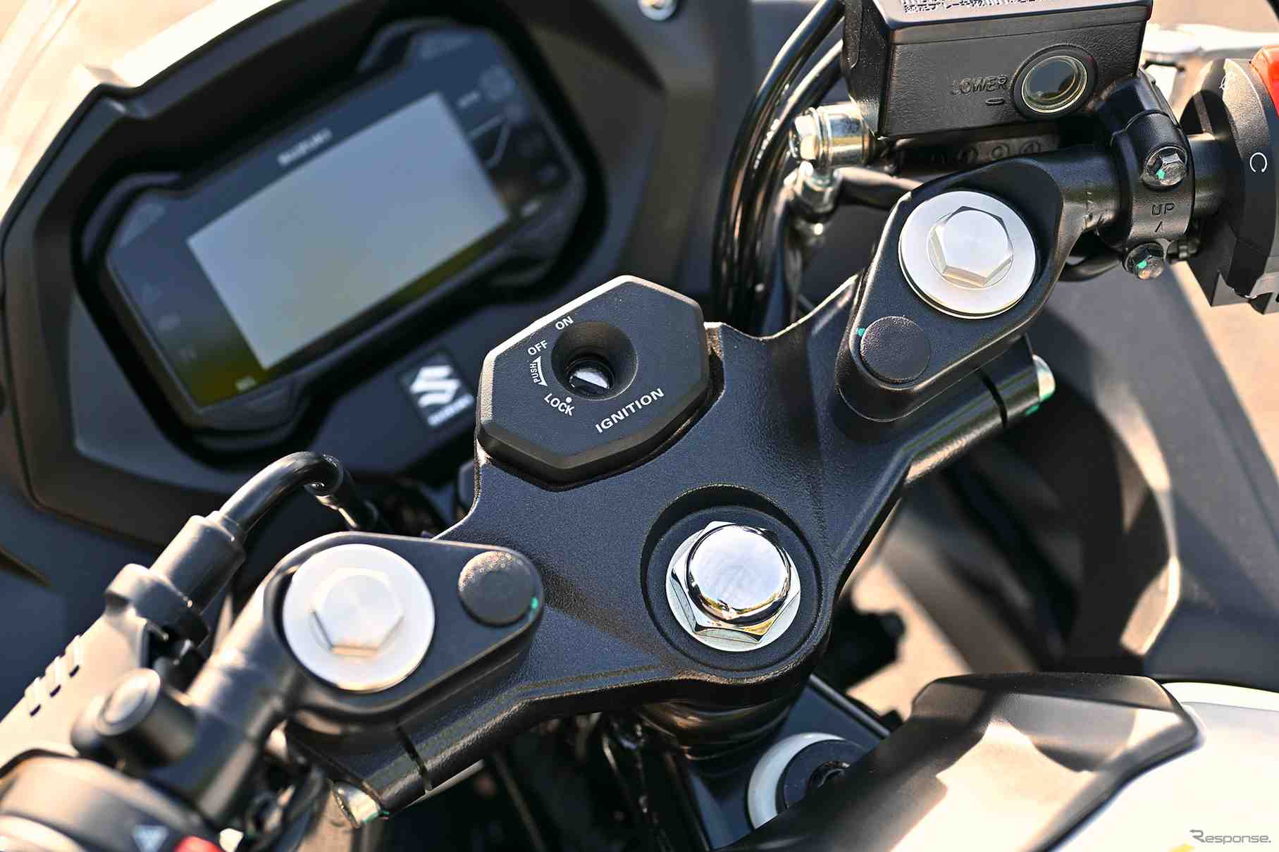 Suzuki GSX250R kullanıcı dostu dijital gösterge paneli
