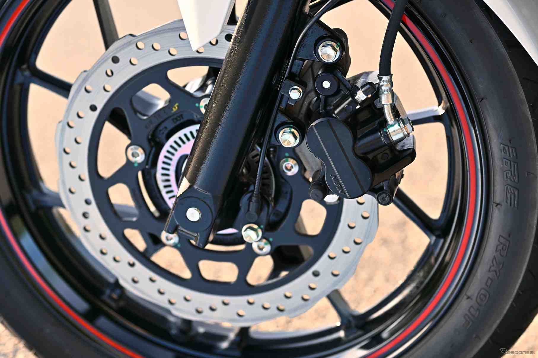 250cc sınıfında Suzuki GSX250R sportif tasarım detayları