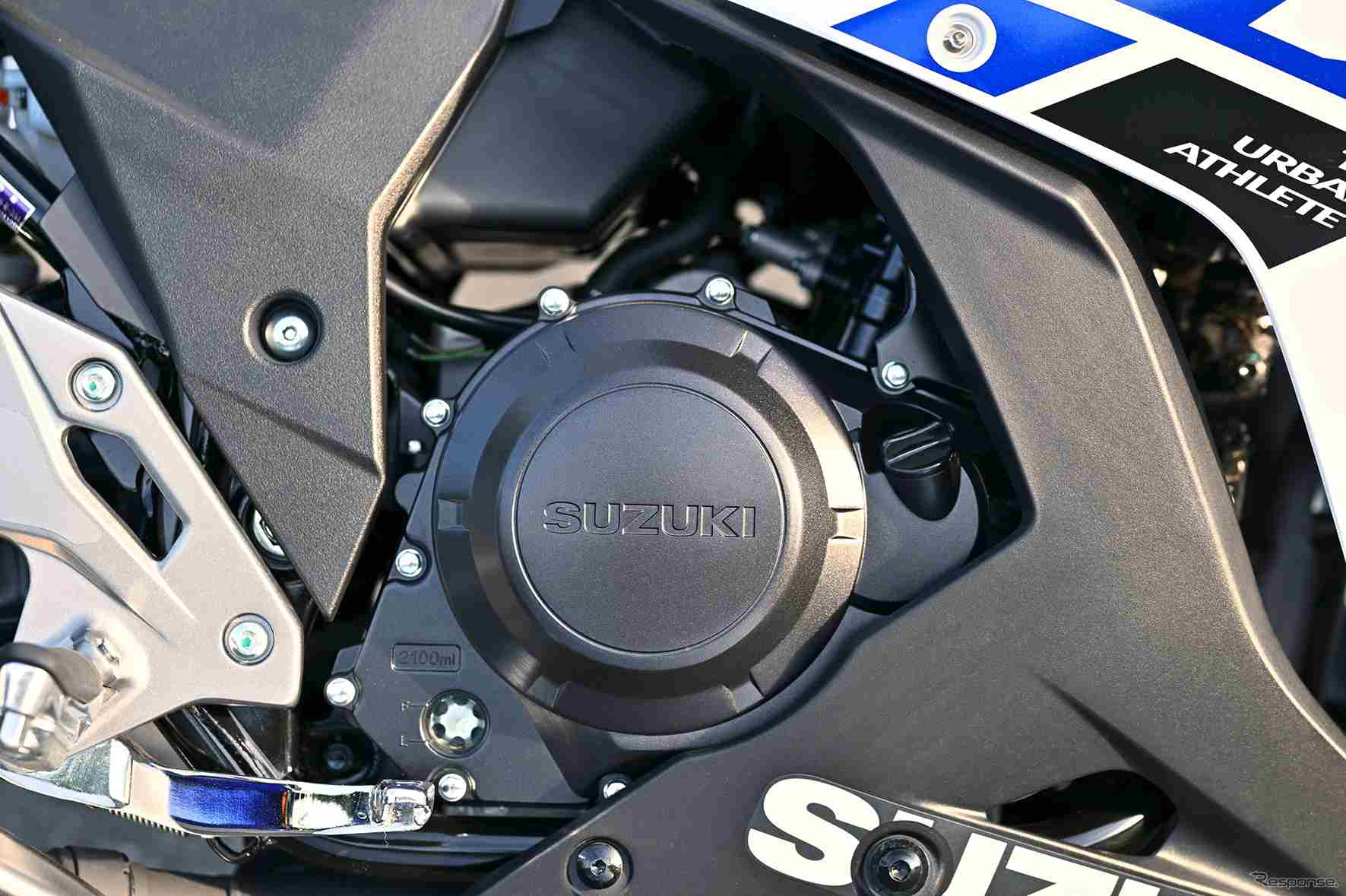 Suzuki GSX250R iki silindirli motor 
