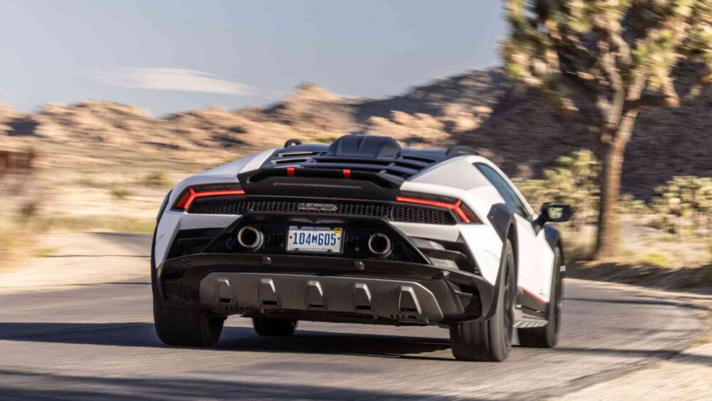 Lamborghini Revuelto sürüş esnasında