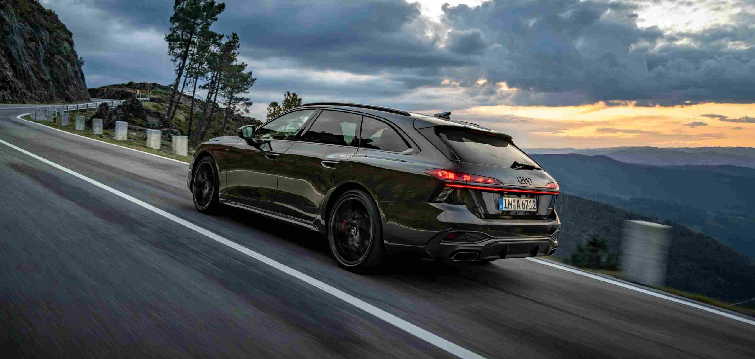 Yeni Audi A6 Sedan ve Avant, gelişmiş MHEV Plus teknolojisi, quattro çekiş sistemi ve dijital iç mekânıyla premium sedan segmentinde yeni standart belirliyor.