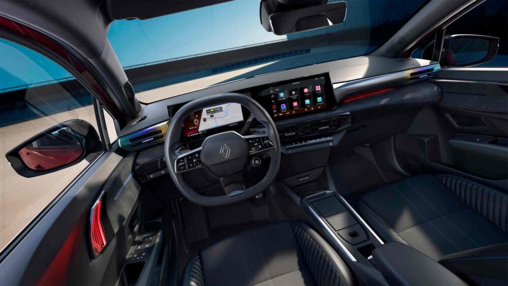 Yeni Renault Clio iç mekanı – Google destekli OpenR Link multimedya sistemi ve ergonomik koltuk tasarımı