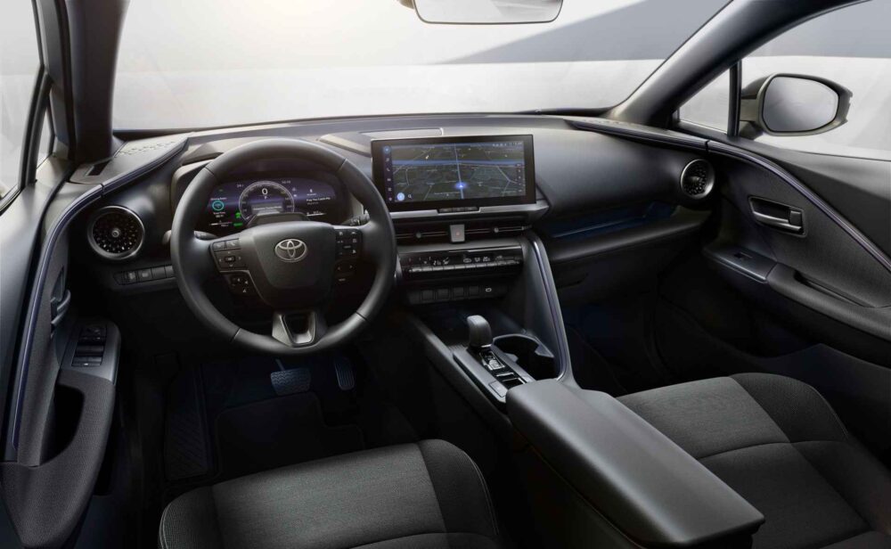 2026 Toyota C-HR GR SPORT ve Mid+ versiyonları iç görsel