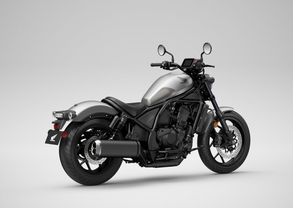 Honda Rebel 1100, touring odaklı donanımları ve güçlü motoruyla uzun yollara hazır