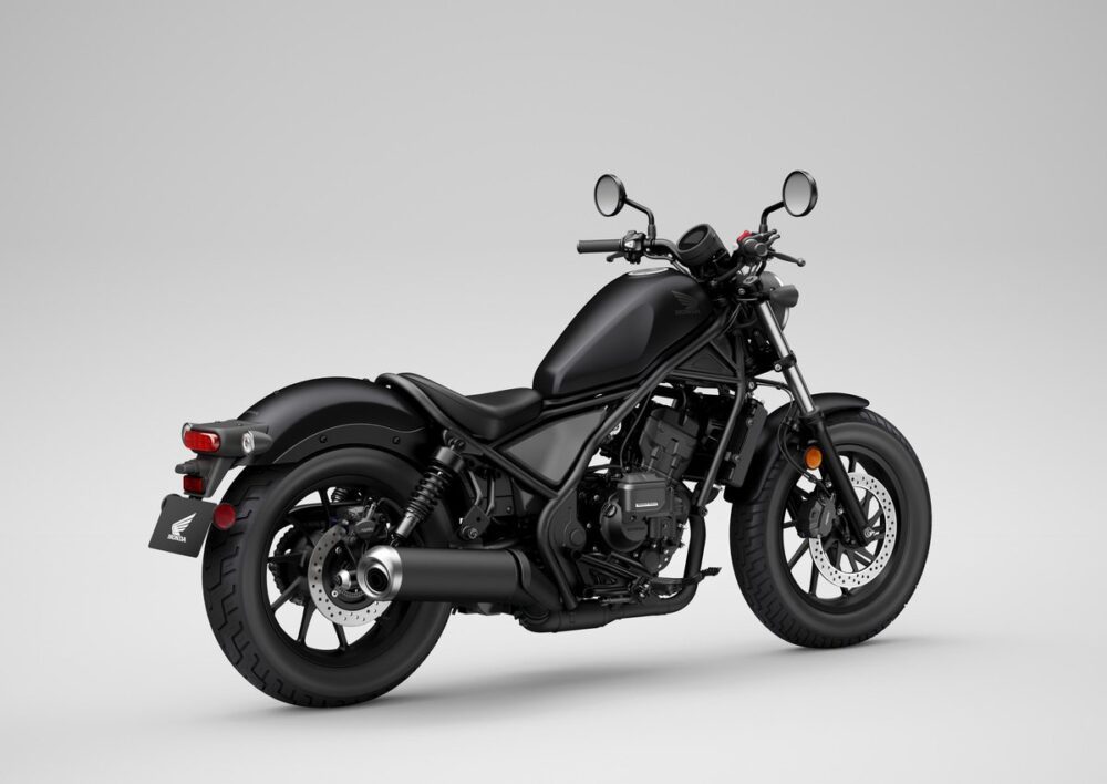 2026 Honda Rebel 300 E-Clutch teknolojisiyle yeni başlayanlar için ideal sürüş sunuyor