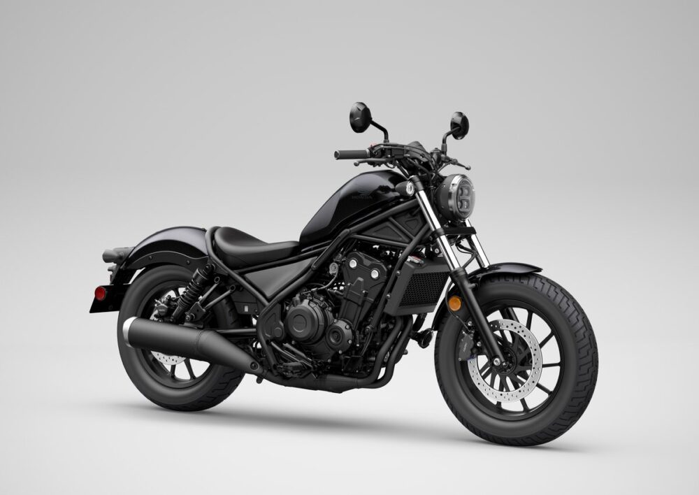 Yeni Honda Rebel 500, hafif yapısı ve klasik cruiser tarzıyla şehirde öne çıkıyor