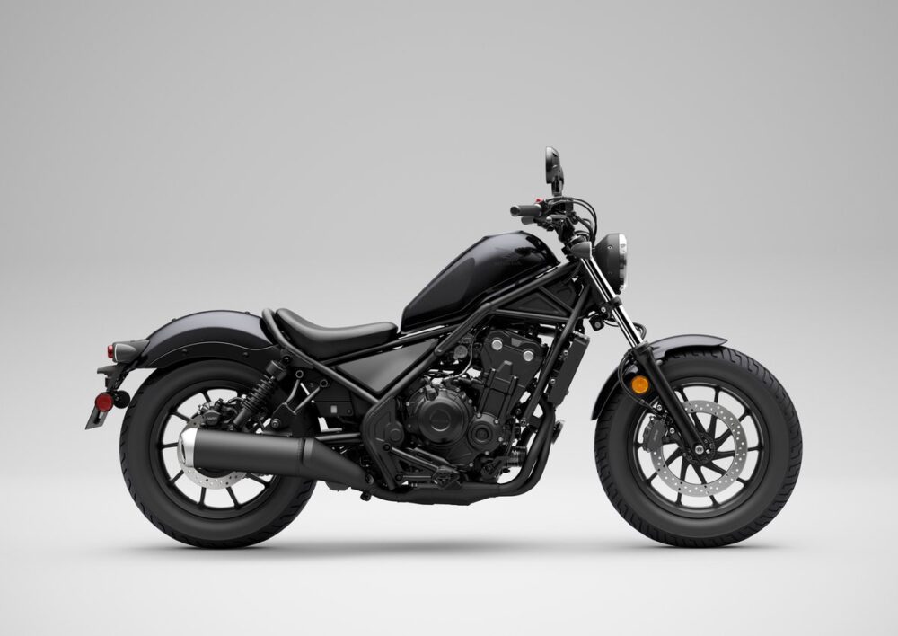 Yeni Honda Rebel 500, hafif yapısı ve klasik cruiser tarzıyla şehirde öne çıkıyor