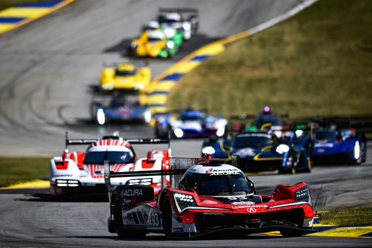 Acura ARX-06, 2025 Petit Le Mans yarışında mücadele ederken