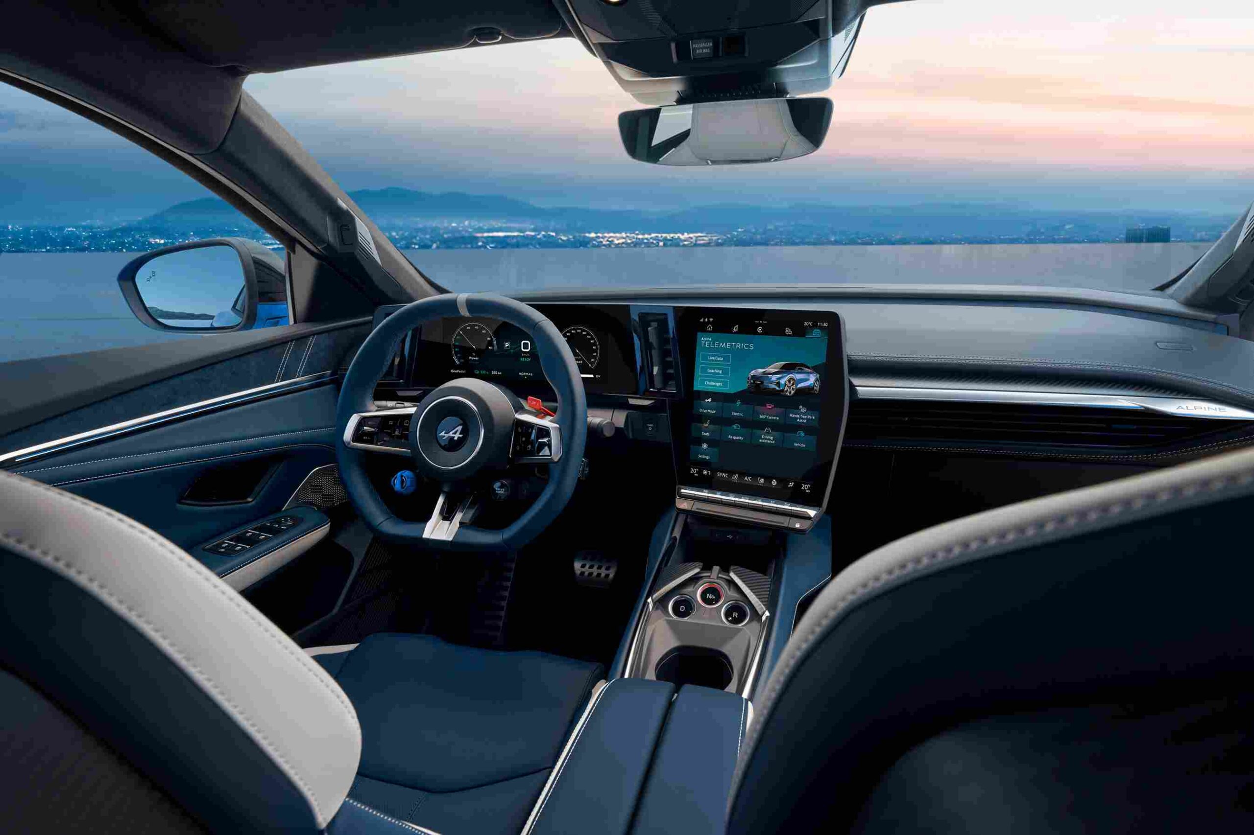 Yeni Alpine A390 iç mekânında Alcantara-Nappa deri ve Devialet ses sistemi.