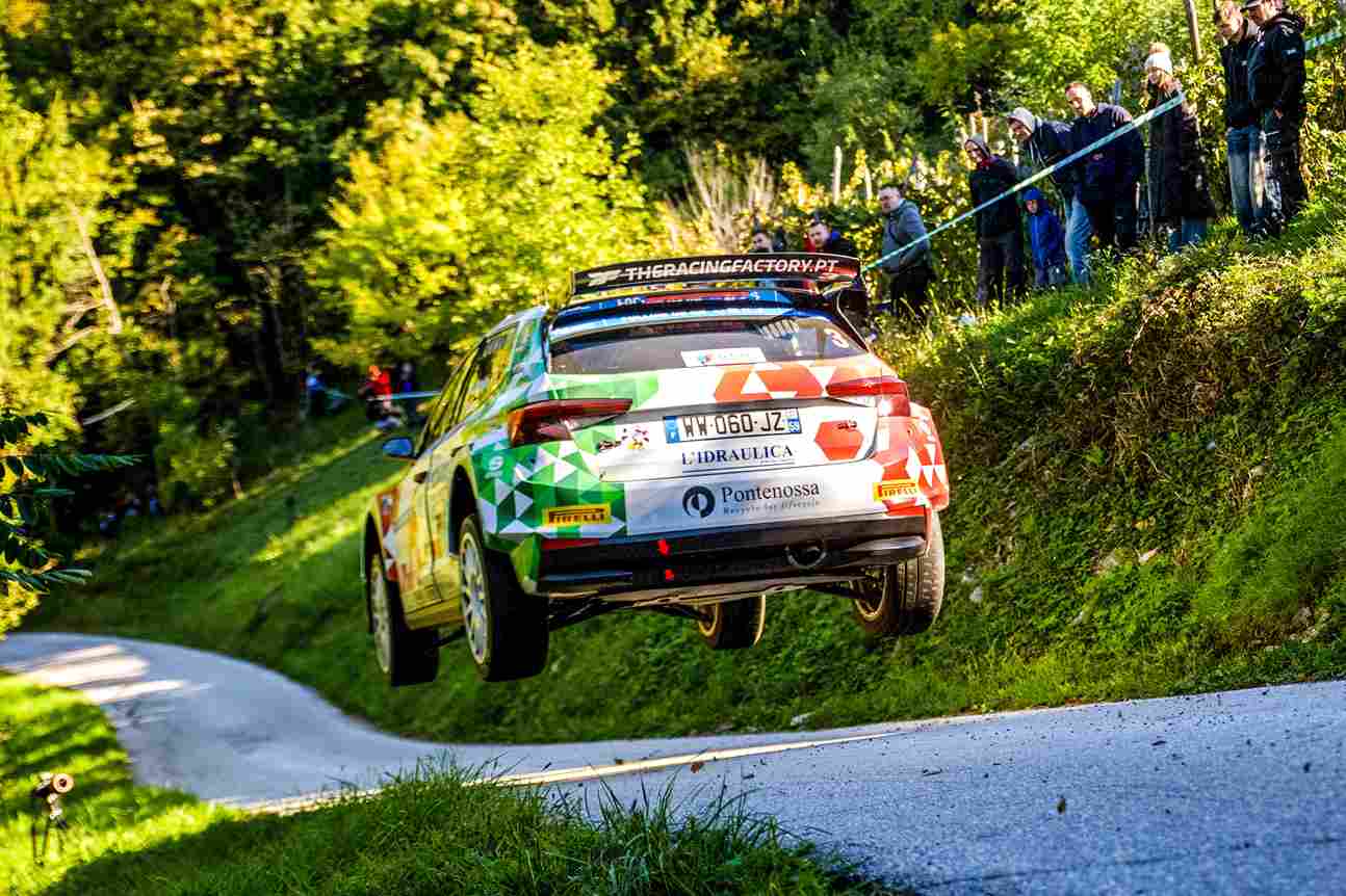 ERC Hırvatistan Rallisi servis alanı, yağmur lastiği hazırlığı