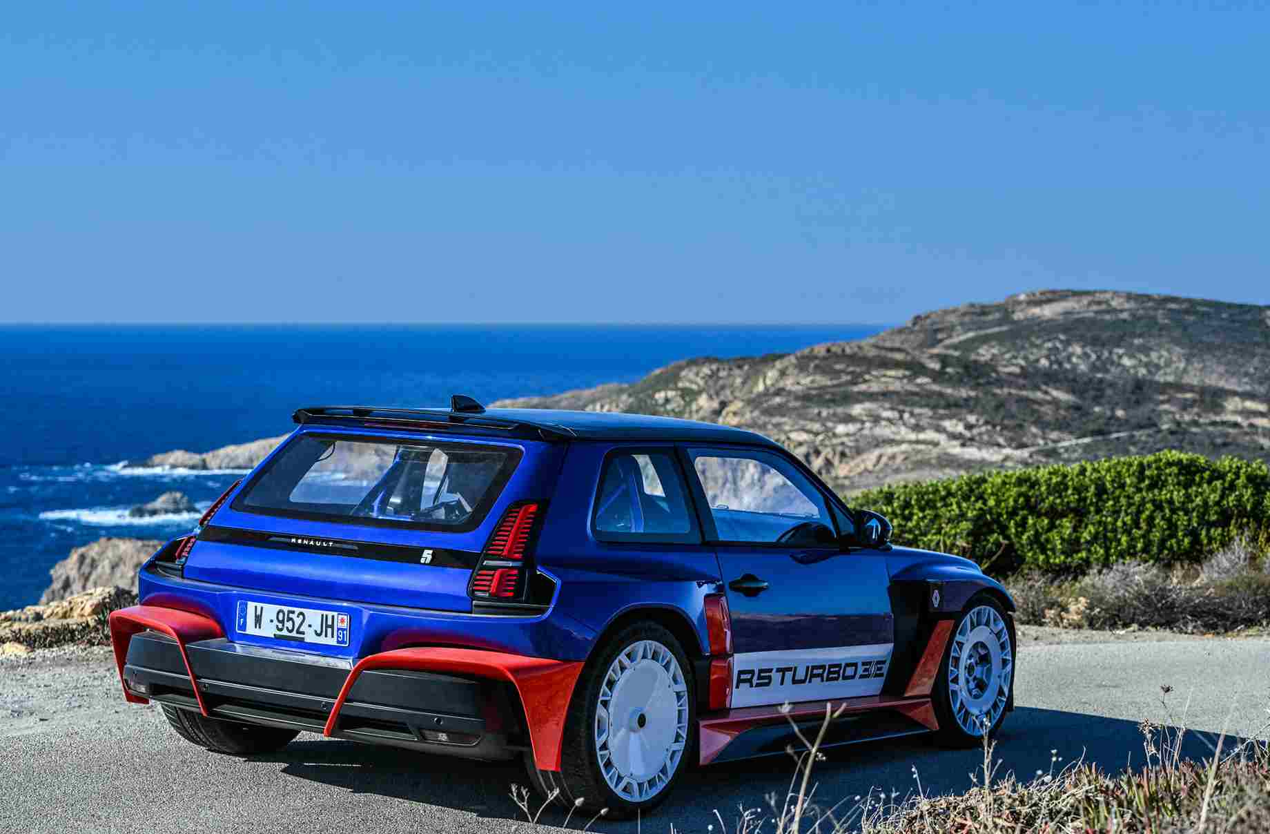 Julien Saunier Renault 5 Turbo 3E ile Korsika etaplarında