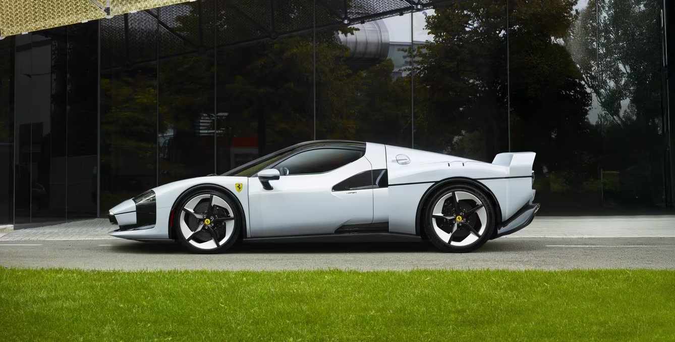 Ferrari SC40’un 20 inç jant tasarımı ve Michelin lastikleri
