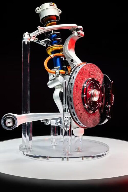 Ferrari Elettrica – 1000 beygir güç, 530 km menzil ve 2.5 saniyelik hızlanmasıyla markanın ilk tam elektrikli süper otomobili.