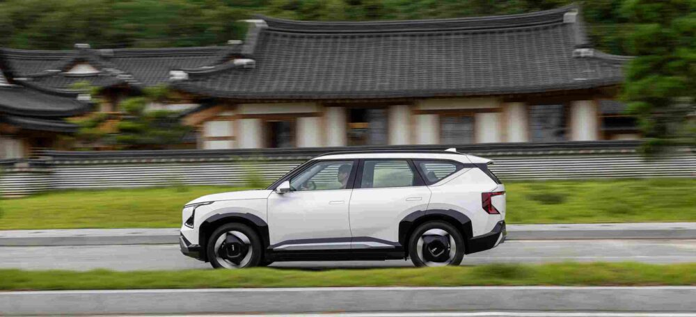 Kia EV5, 530 km menzil ve 30 dakikada hızlı şarj ile geliyor.