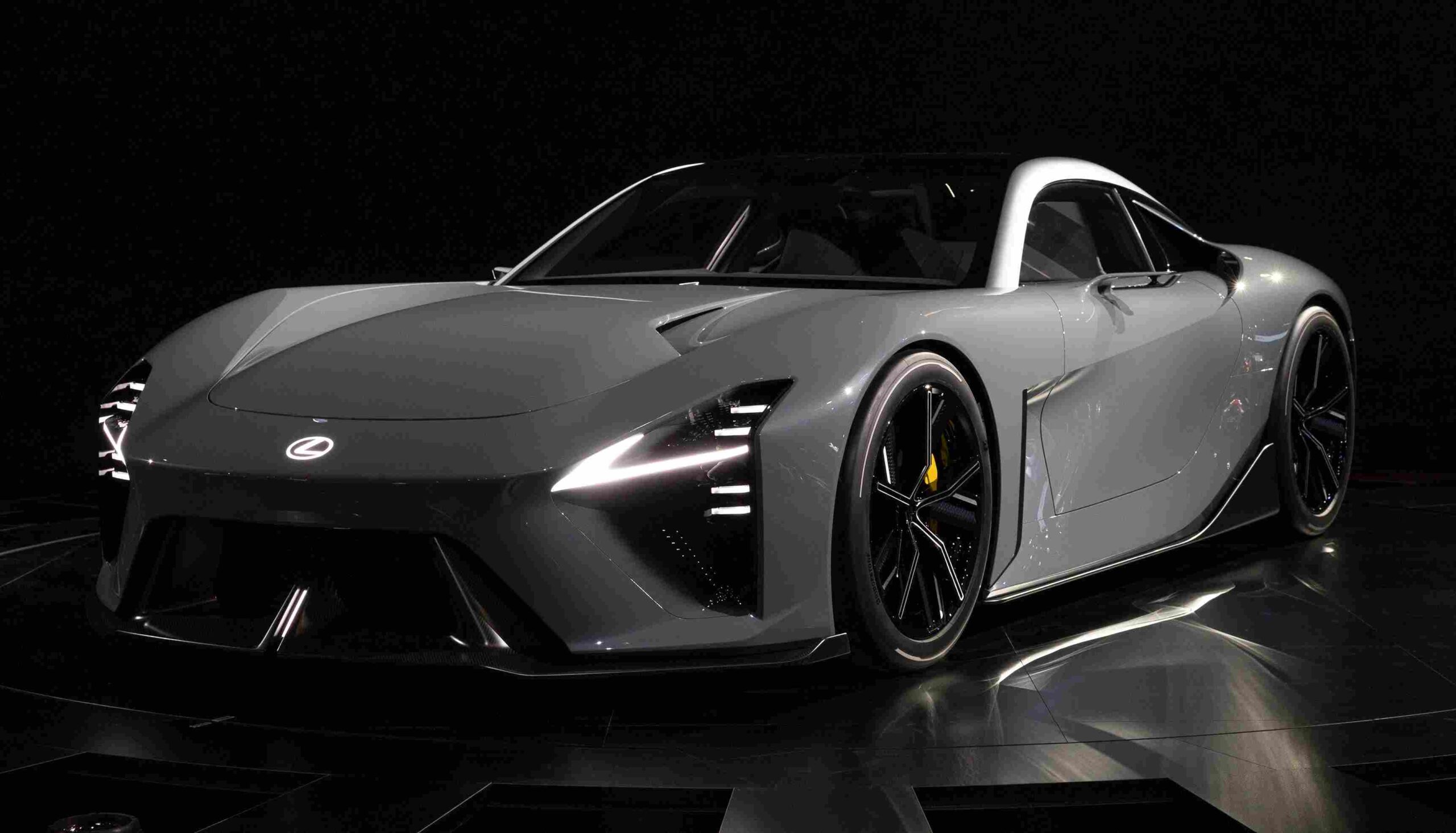 Lexus LS Concept, Japan Mobility Show 2025 sahnesinde altı tekerlekli yapısıyla “Luxury Space” çağını başlatıyor.