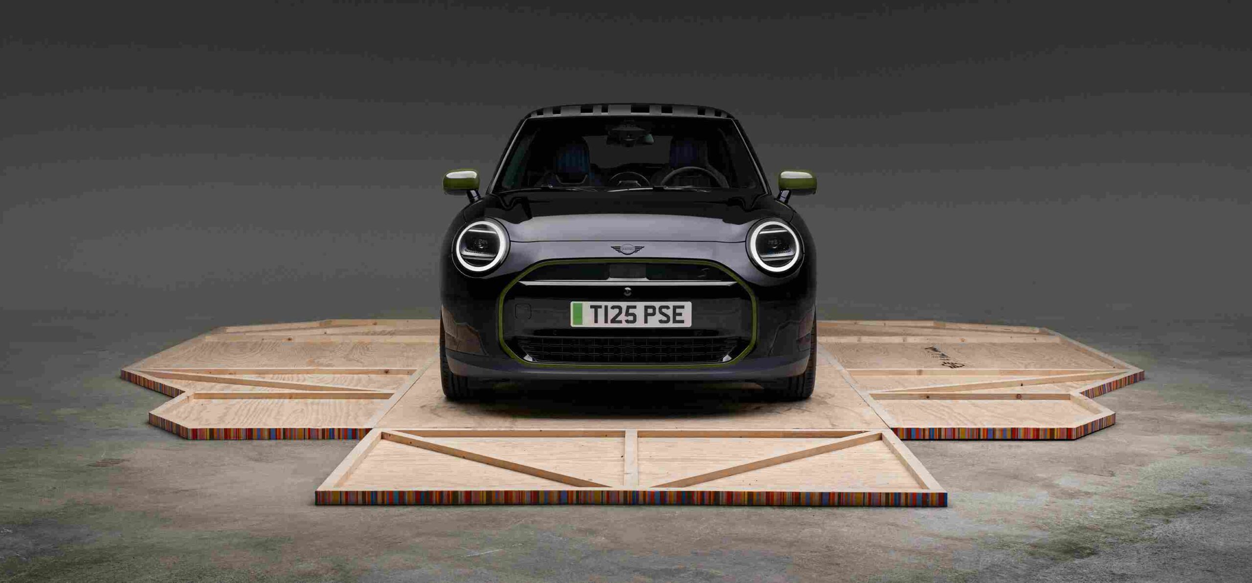 MINI Paul Smith Edition, Nottingham Green detaylar ve özgün iç tasarımıyla Japonya’da tanıtıldı.