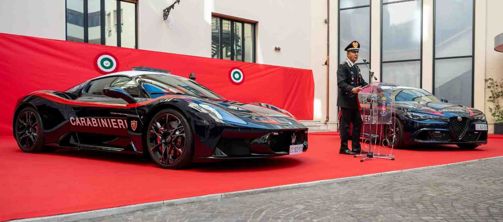 Maserati MC20 ve Alfa Romeo Giulia Quadrifoglio, Carabinieri’ye organ ve kan taşımacılığı görevleri için teslim edildi.