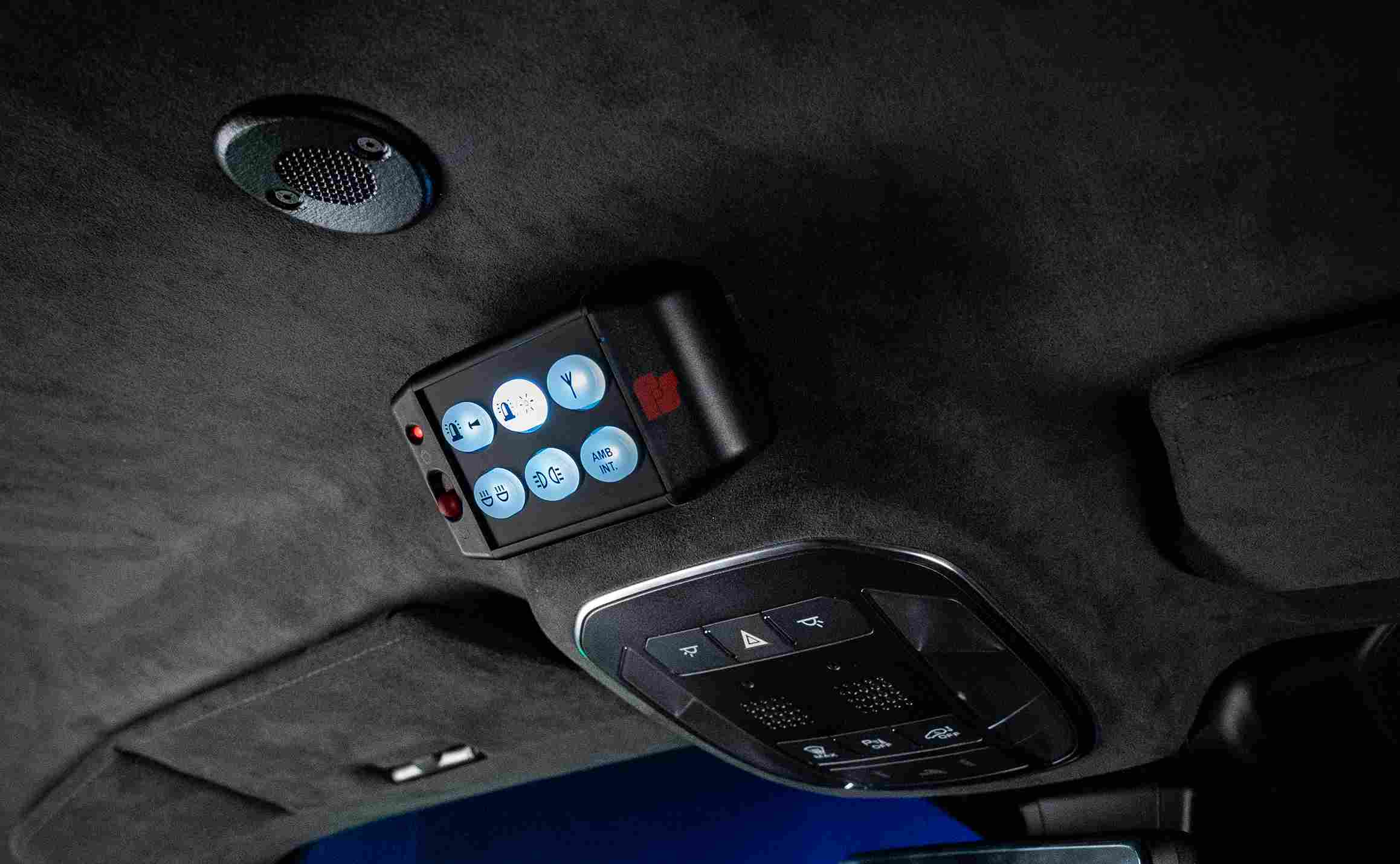 Maserati MC20 ve Alfa Romeo Giulia Quadrifoglio, Carabinieri’ye organ ve kan taşımacılığı görevleri için teslim edildi.