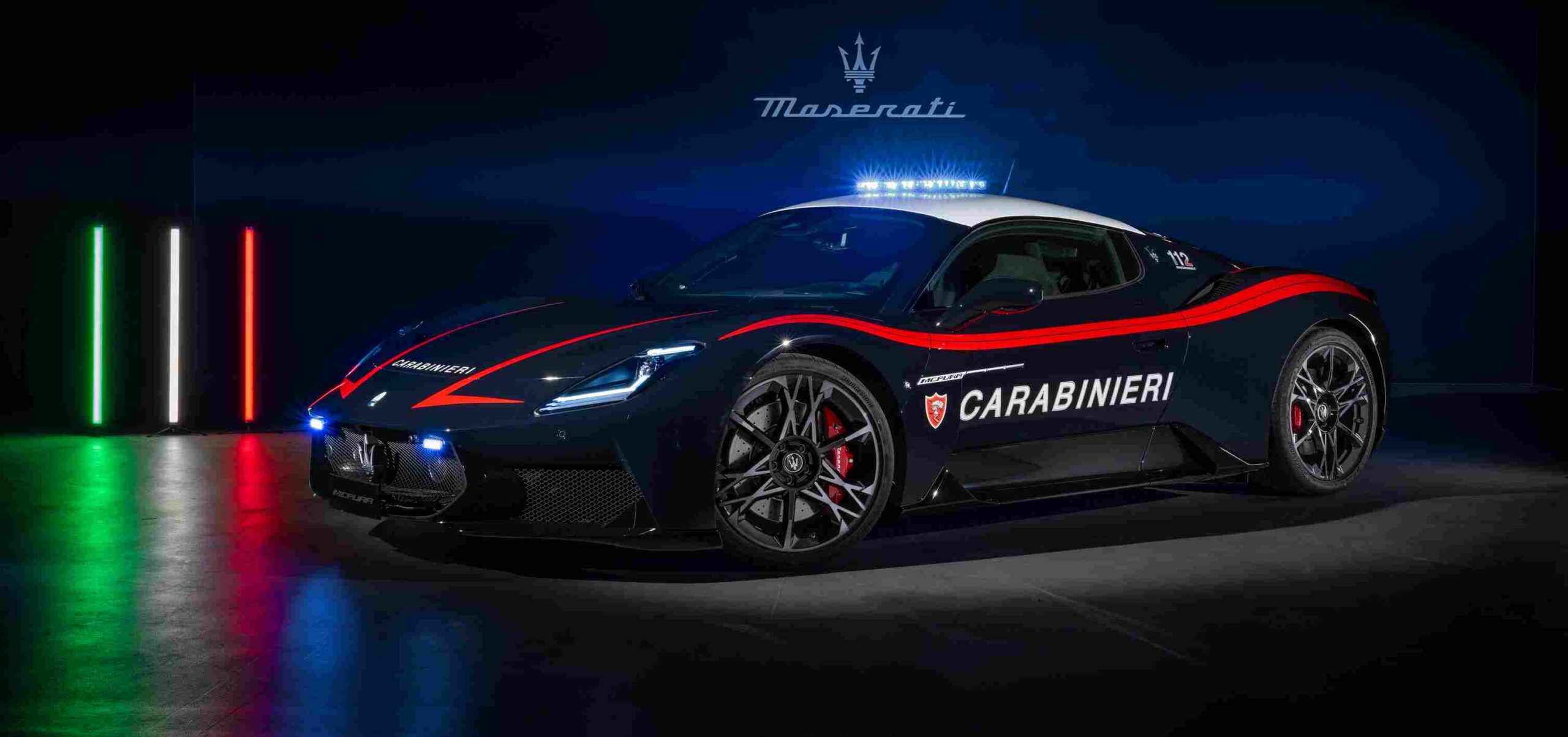 Maserati MC20 ve Alfa Romeo Giulia Quadrifoglio, Carabinieri’ye organ ve kan taşımacılığı görevleri için teslim edildi.