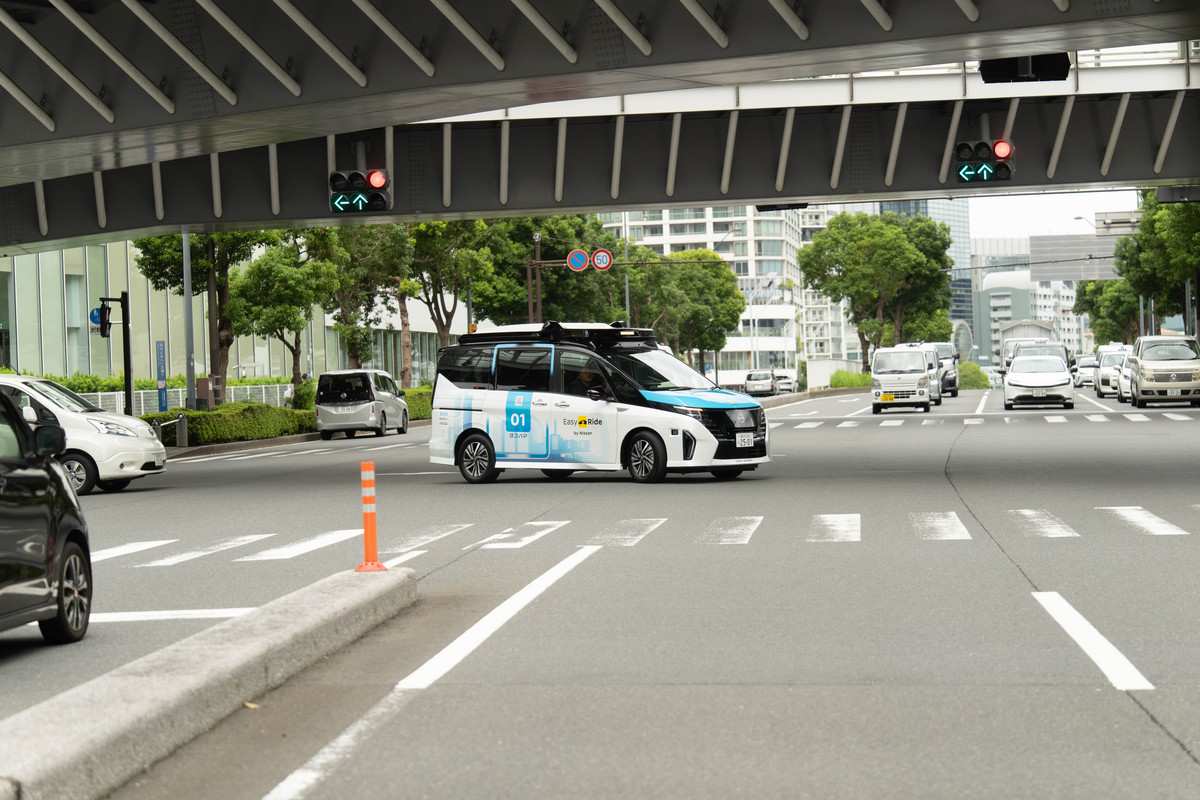 Yokohama’da test edilen Nissan otonom mobilite araçları ve şehir içi trafiğe uyum