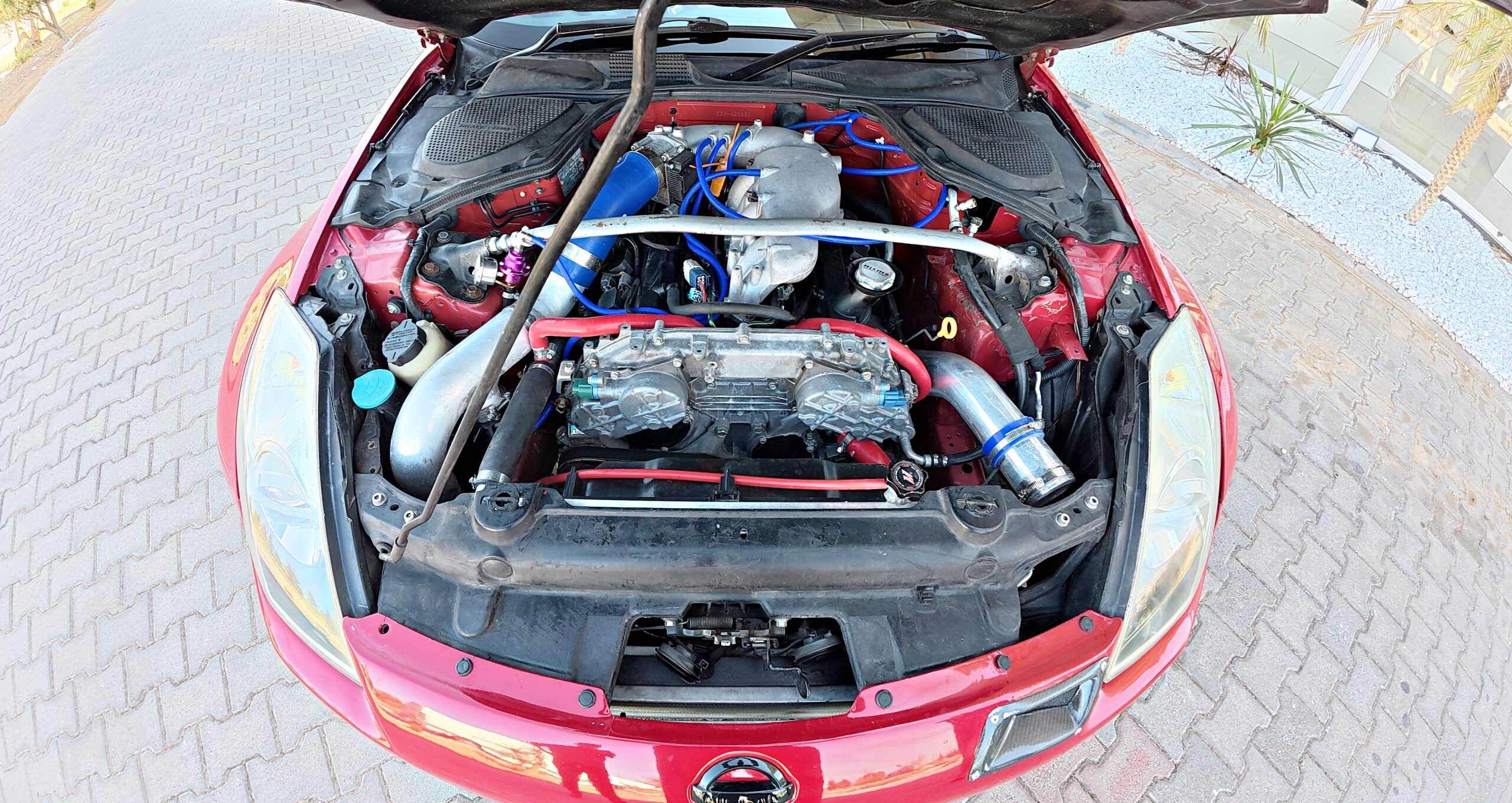 VQ25DET Turbo 350Z motor bölmesi – 502 HP güç