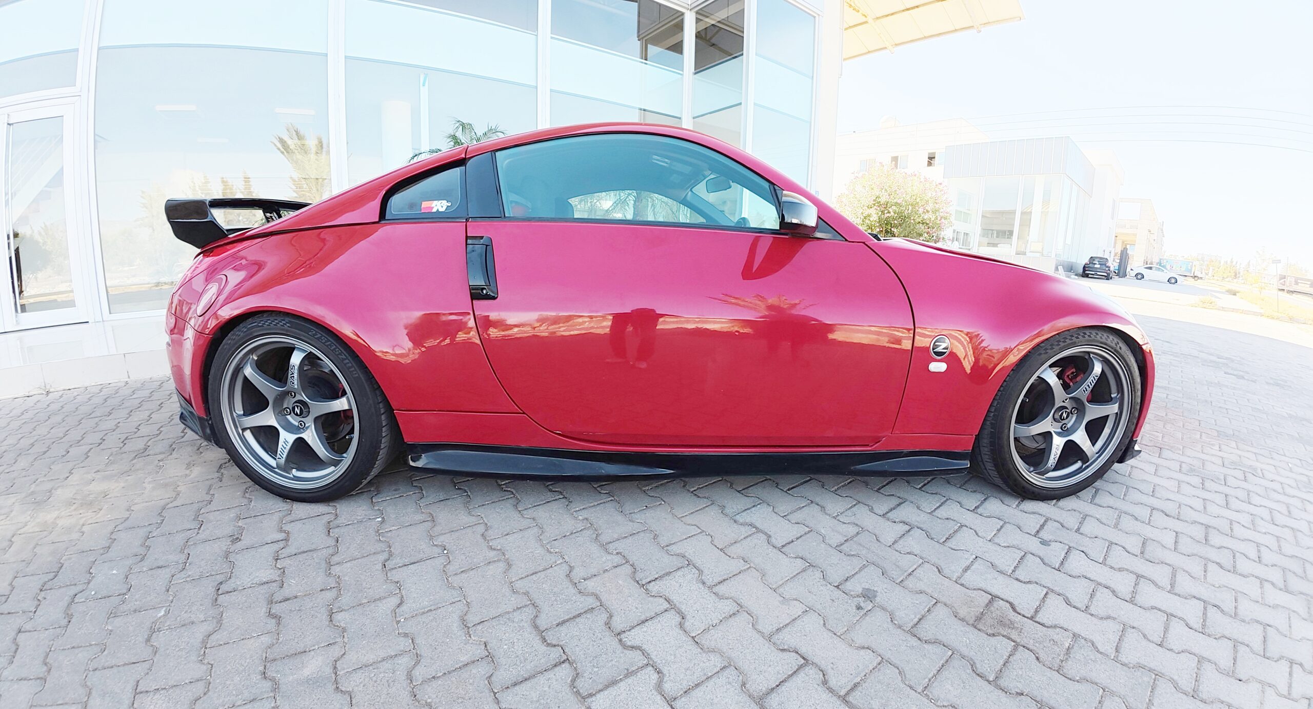RAYS jantlı Nissan 350Z yan görünüm