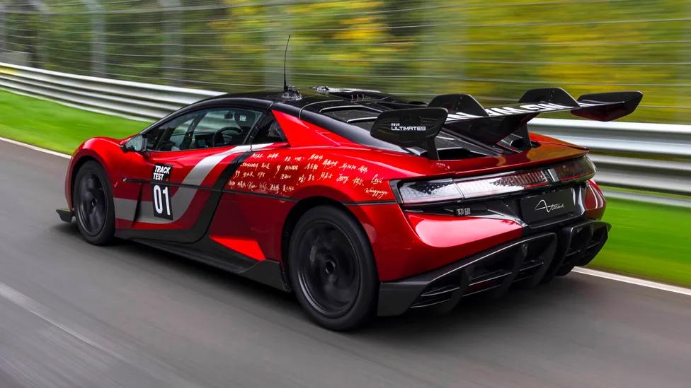 Yangwang U9 Xtreme, Nürburgring Nordschleife’de 6:59.157’lik dereceyle en hızlı üretim elektrikli spor otomobil rekorunu kırdı.