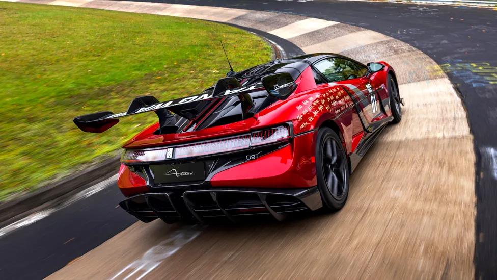 Yangwang U9 Xtreme, Nürburgring Nordschleife’de 6:59.157’lik dereceyle en hızlı üretim elektrikli spor otomobil rekorunu kırdı.