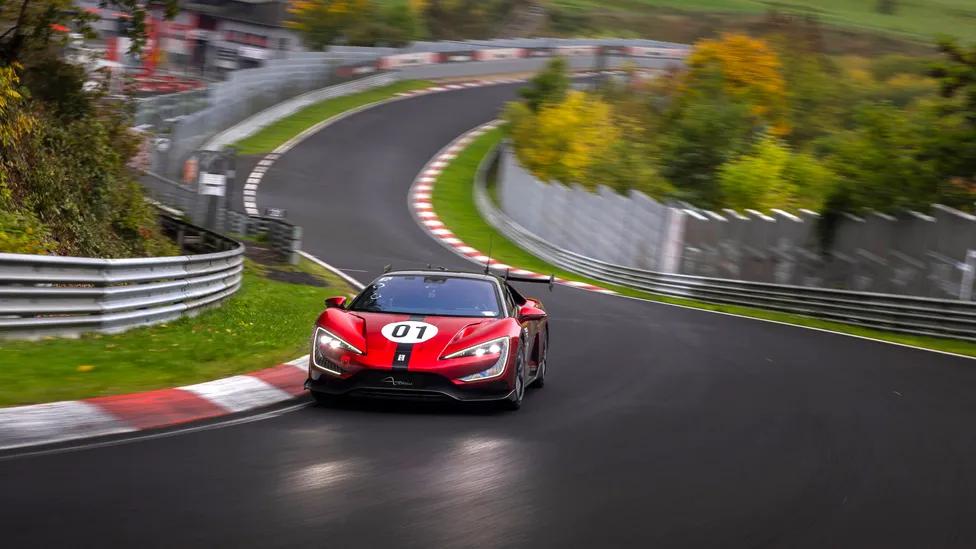 Yangwang U9 Xtreme, Nürburgring Nordschleife’de 6:59.157’lik dereceyle en hızlı üretim elektrikli spor otomobil rekorunu kırdı.