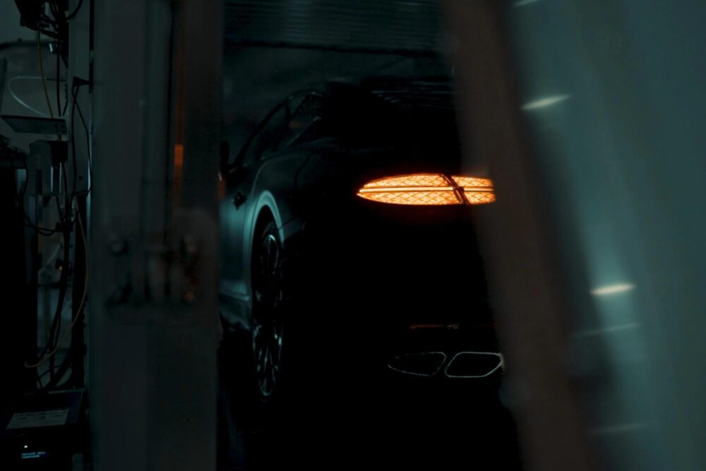 V8 2026 Bentley Continental Supersports teaser görseli