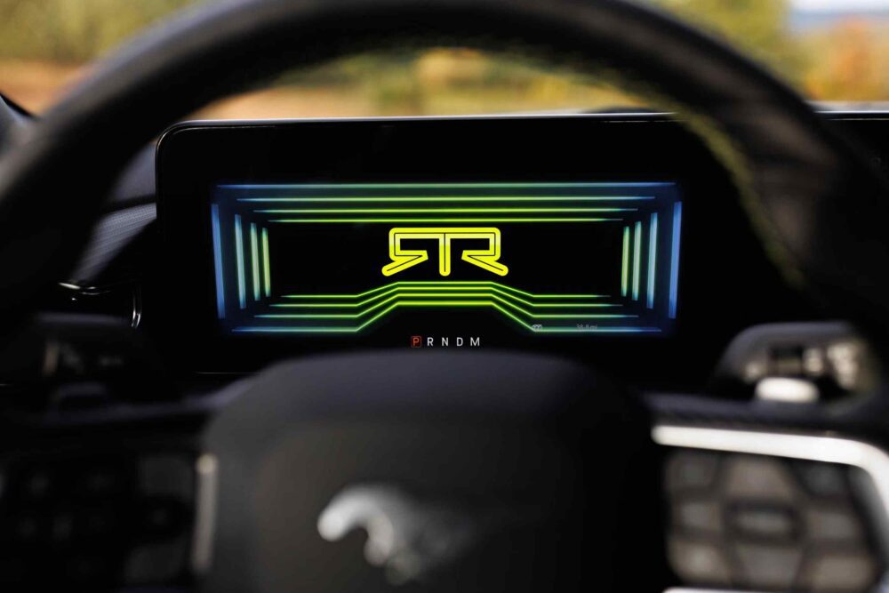 Yeni Ford Mustang RTR iç mekanda Hyper Lime detaylarıyla sportif bir atmosfer yaratıyor
