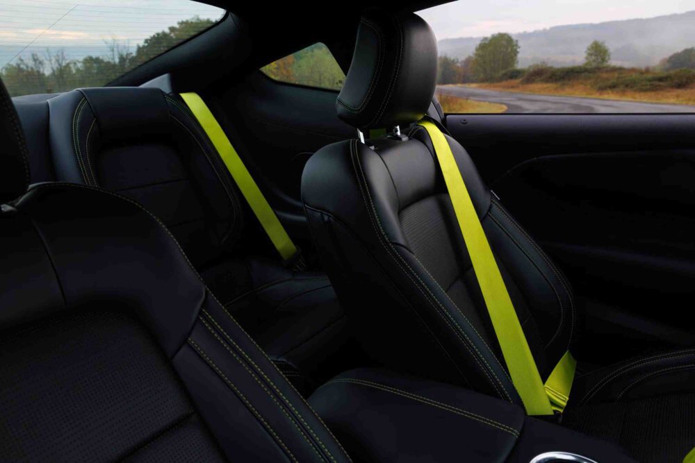 Yeni Ford Mustang RTR iç mekanda Hyper Lime detaylarıyla sportif bir atmosfer yaratıyor
