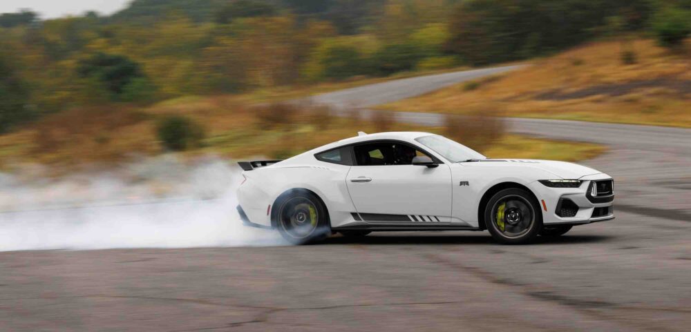 2026 Ford Mustang RTR fabrika çıkışlı performans versiyonu olarak satışa sunuluyor