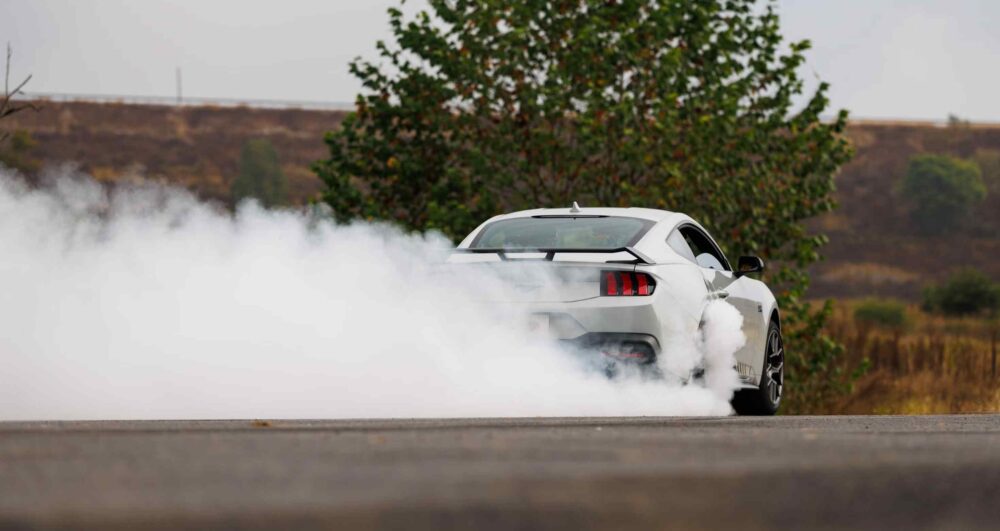 2026 Ford Mustang RTR fabrika çıkışlı performans versiyonu olarak satışa sunuluyor