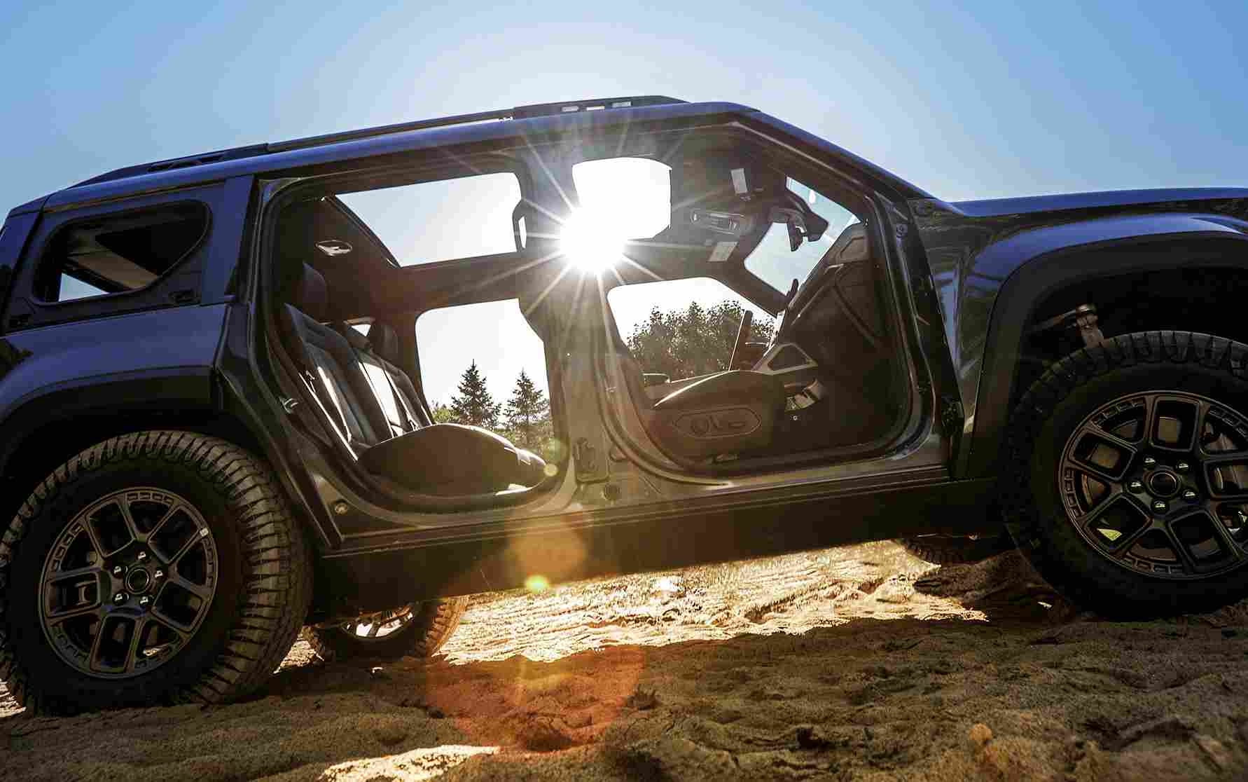 2026 Jeep Recon açık hava kapı sökülmüş görünüm