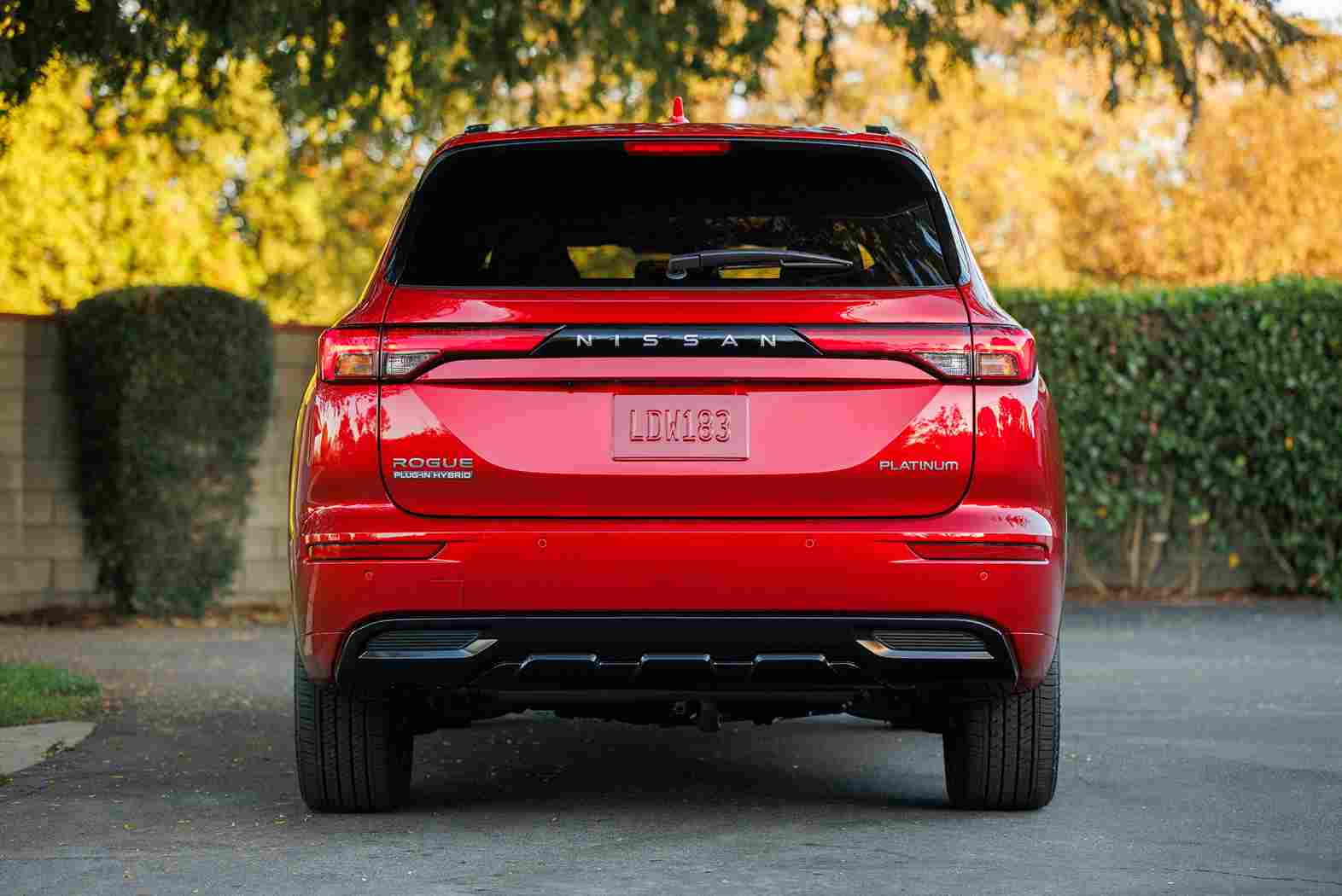2026 Nissan Rogue Plug-in Hybrid arka görünüm