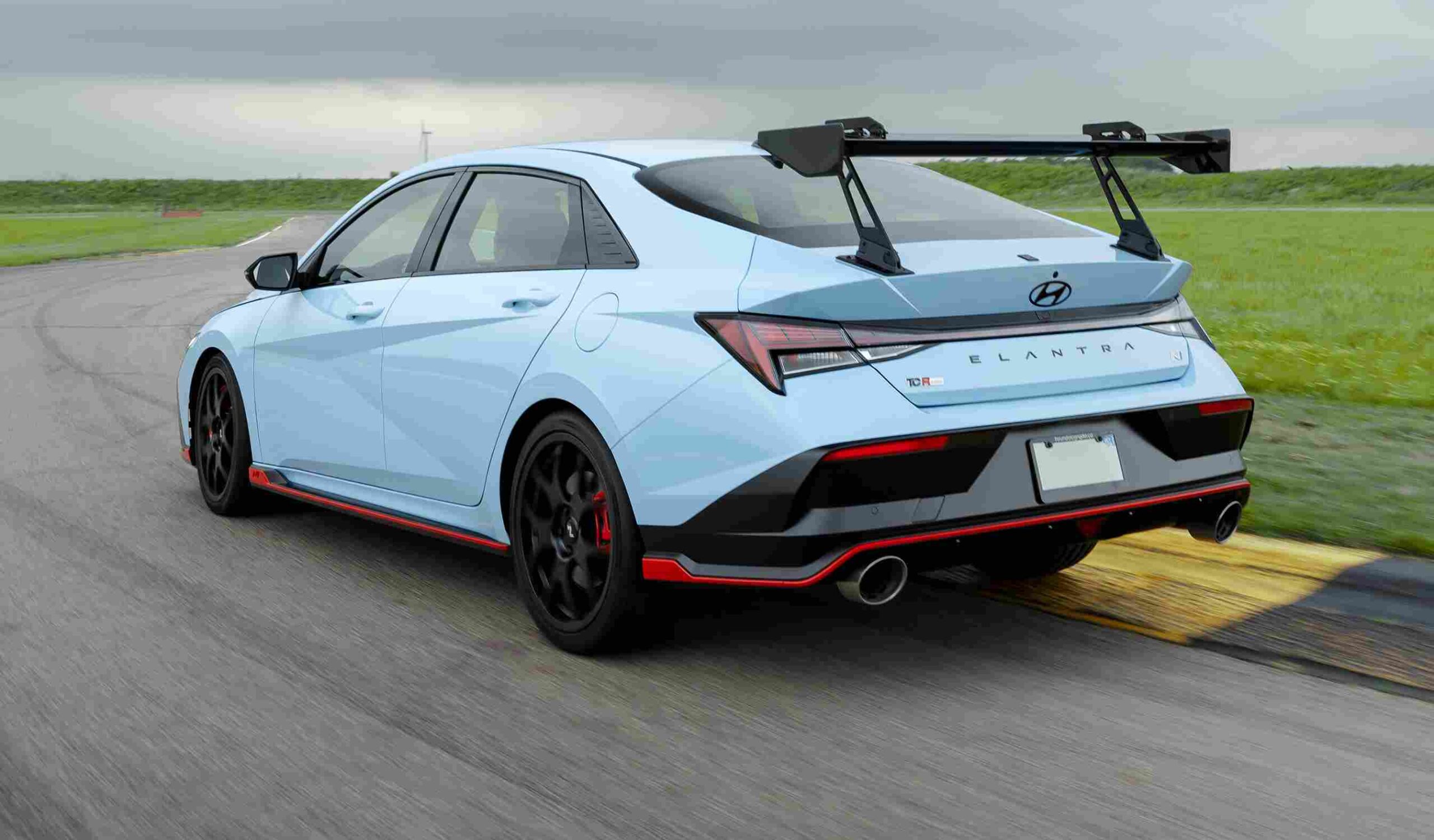 2026 hyundai elantra n tcr edition pist odaklı arka kanat tasarımı