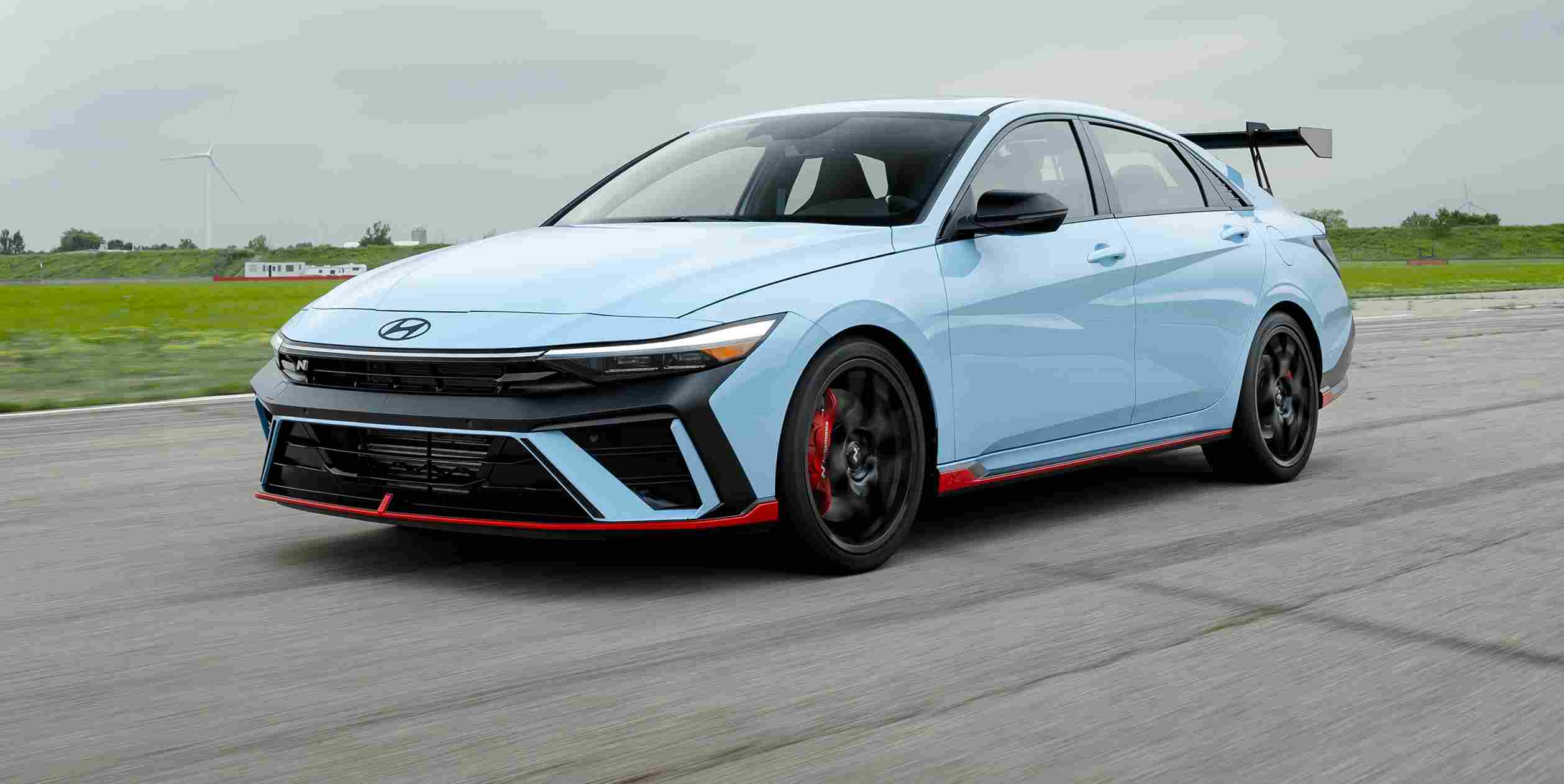 2026 hyundai elantra n tcr edition pist odaklı arka kanat tasarımı