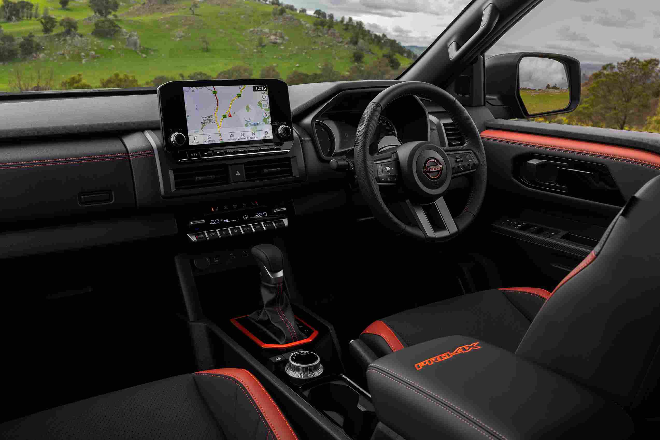 2026 yeni nissan navara iç mekan 9 inç ekran apple carplay