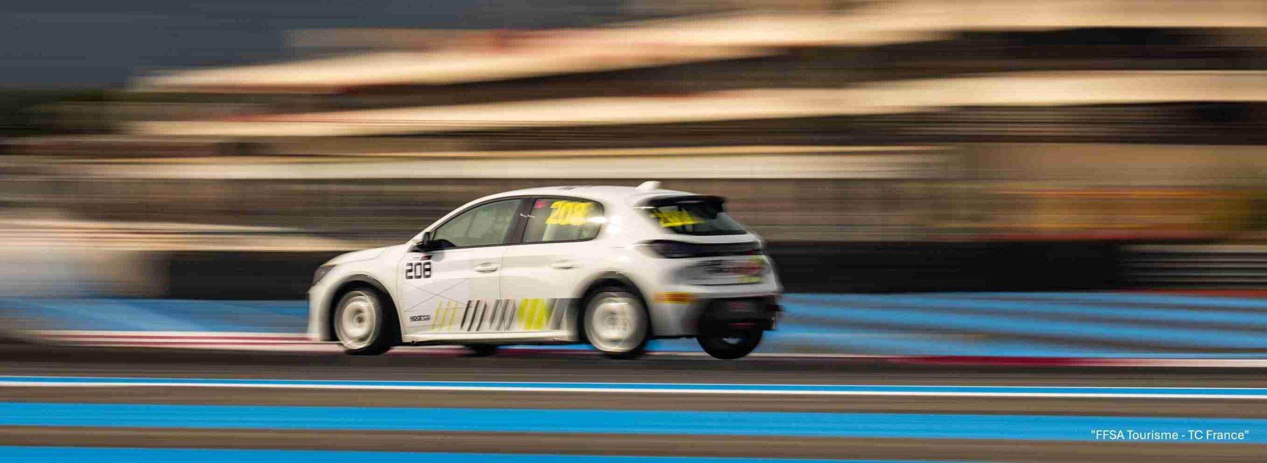 Peugeot 208 Racing TC6 pist performansı