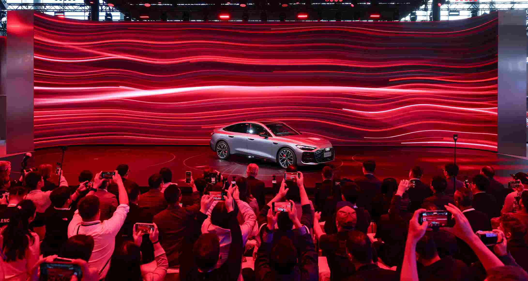 Audi A6L e-tron Guangzhou 2025 tanıtım sahnesi