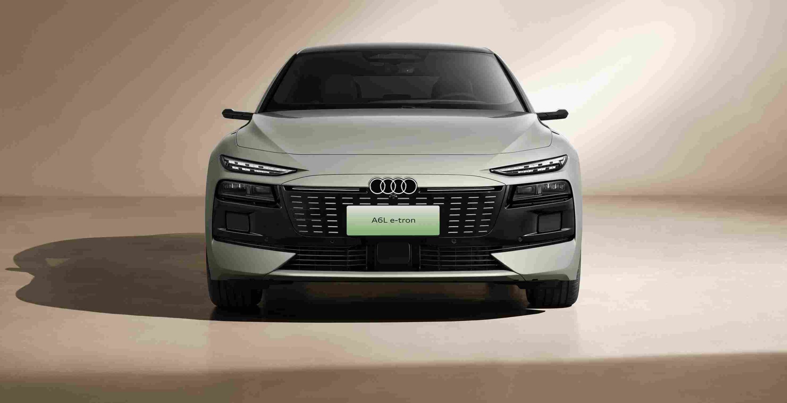 Audi A6L e-tron Guangzhou 2025 tanıtım sahnesi