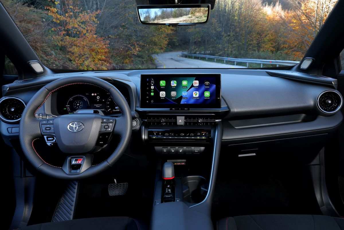 Toyota C-HR Hybrid GR SPORT iç tasarım