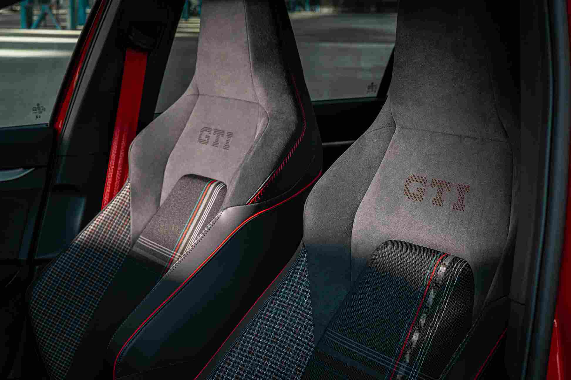 Volkswagen Golf GTI Edition 50, 50. yıl özel model, 325 PS GTI, GTI Performance paketi, Volkswagen hot hatch