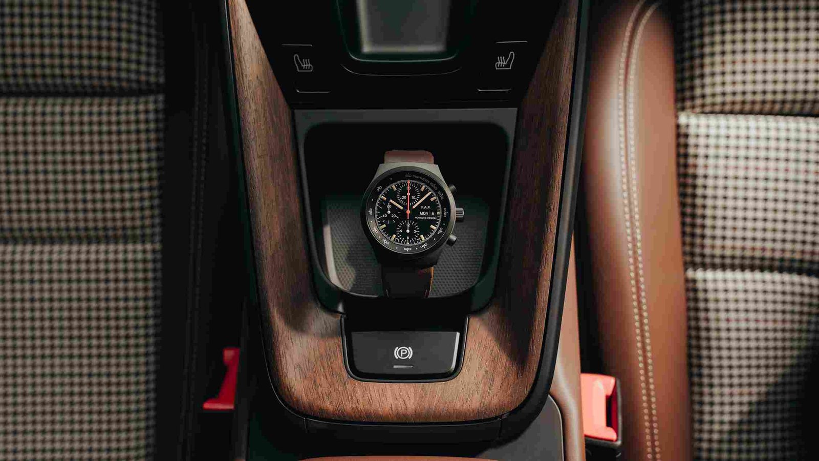 Porsche Design Chronograph 1 özel sürüm saat