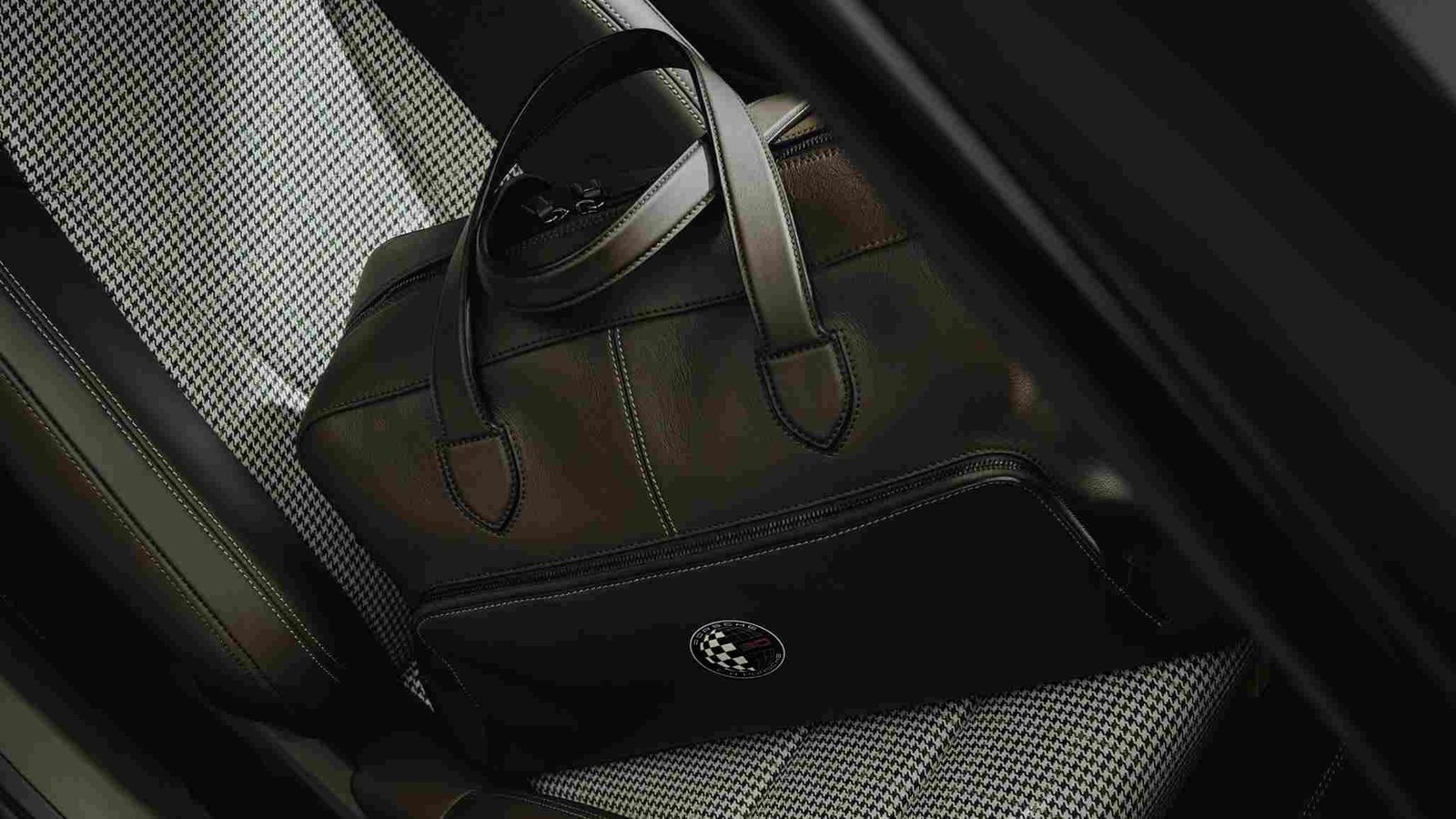 Porsche Design Chronograph 1 özel sürüm çanta