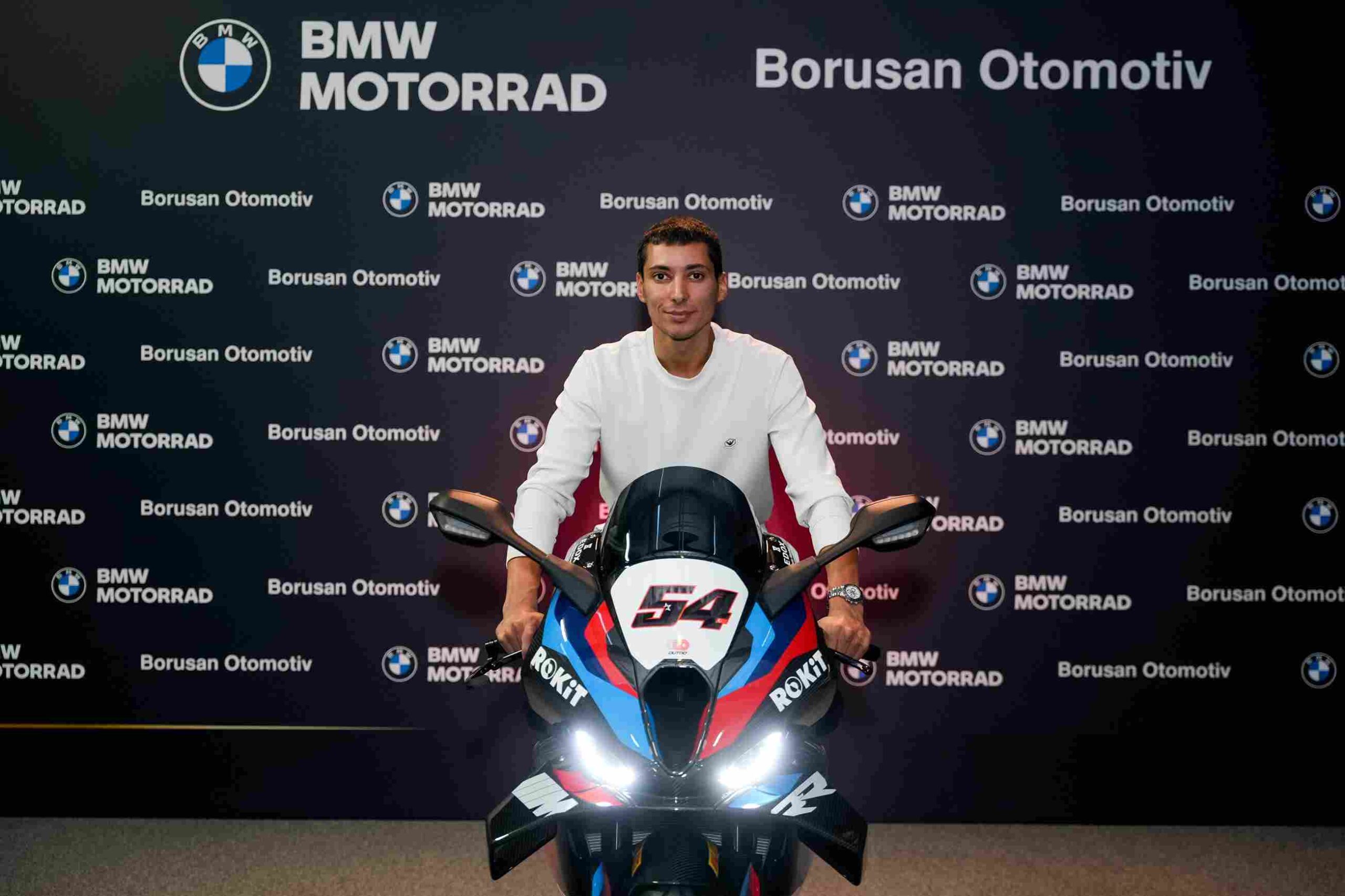 Toprak Razgatlıoğlu imzalı BMW M 1000 RR Champions Edition özel seri