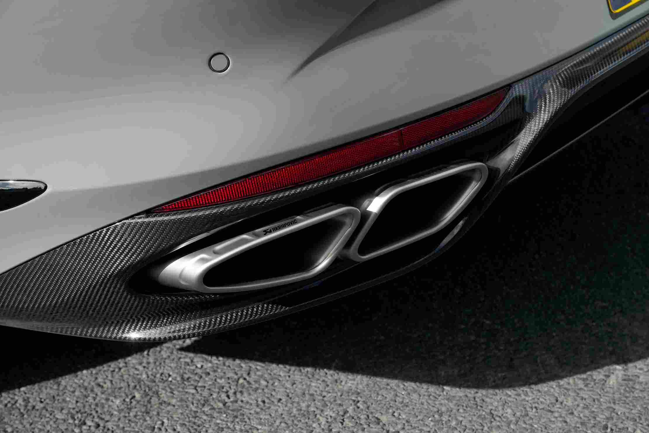 Bentley Flying Spur karbon fiber difüzör detayı